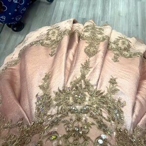 Only worn once no damages no stains!!